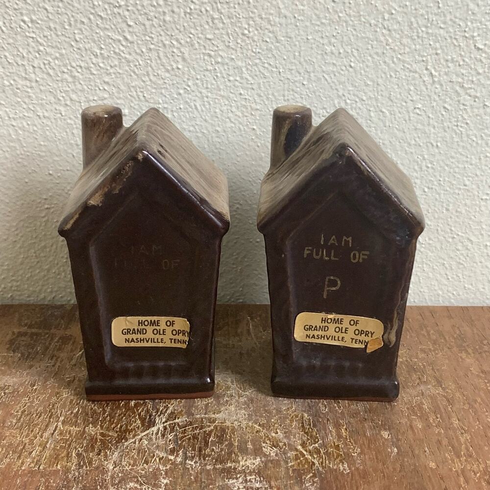Vintage‎ Grand Ole Opry Outhouse I’m pull of P & S ceramic salt & pepper shakers